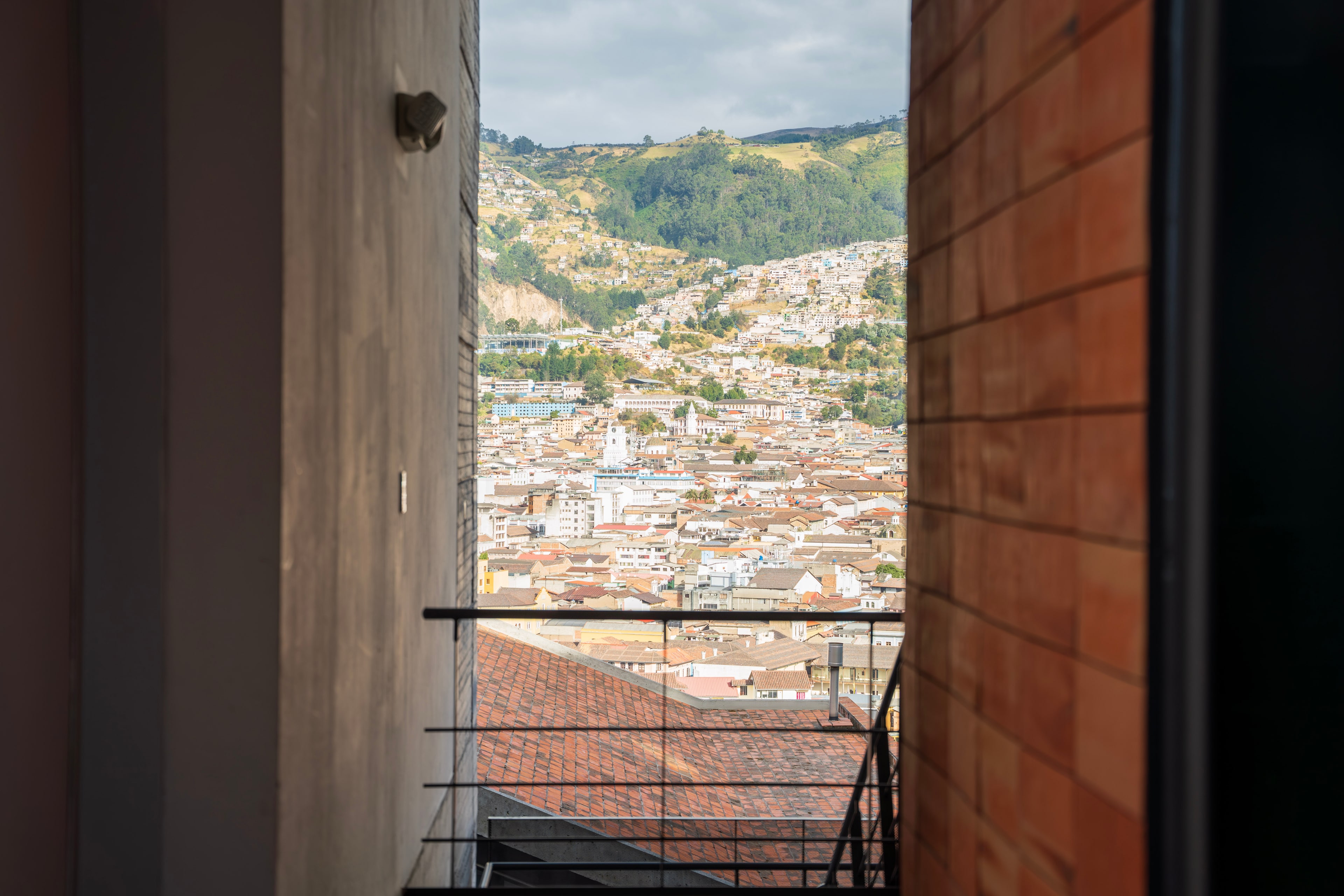 Quito, Framed